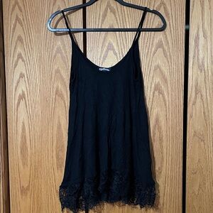 Sleeveless top with lace
